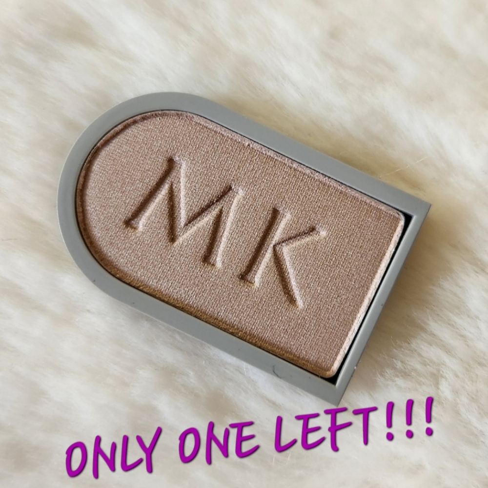 🆕️MK- Sheer Pink Eyeshadow